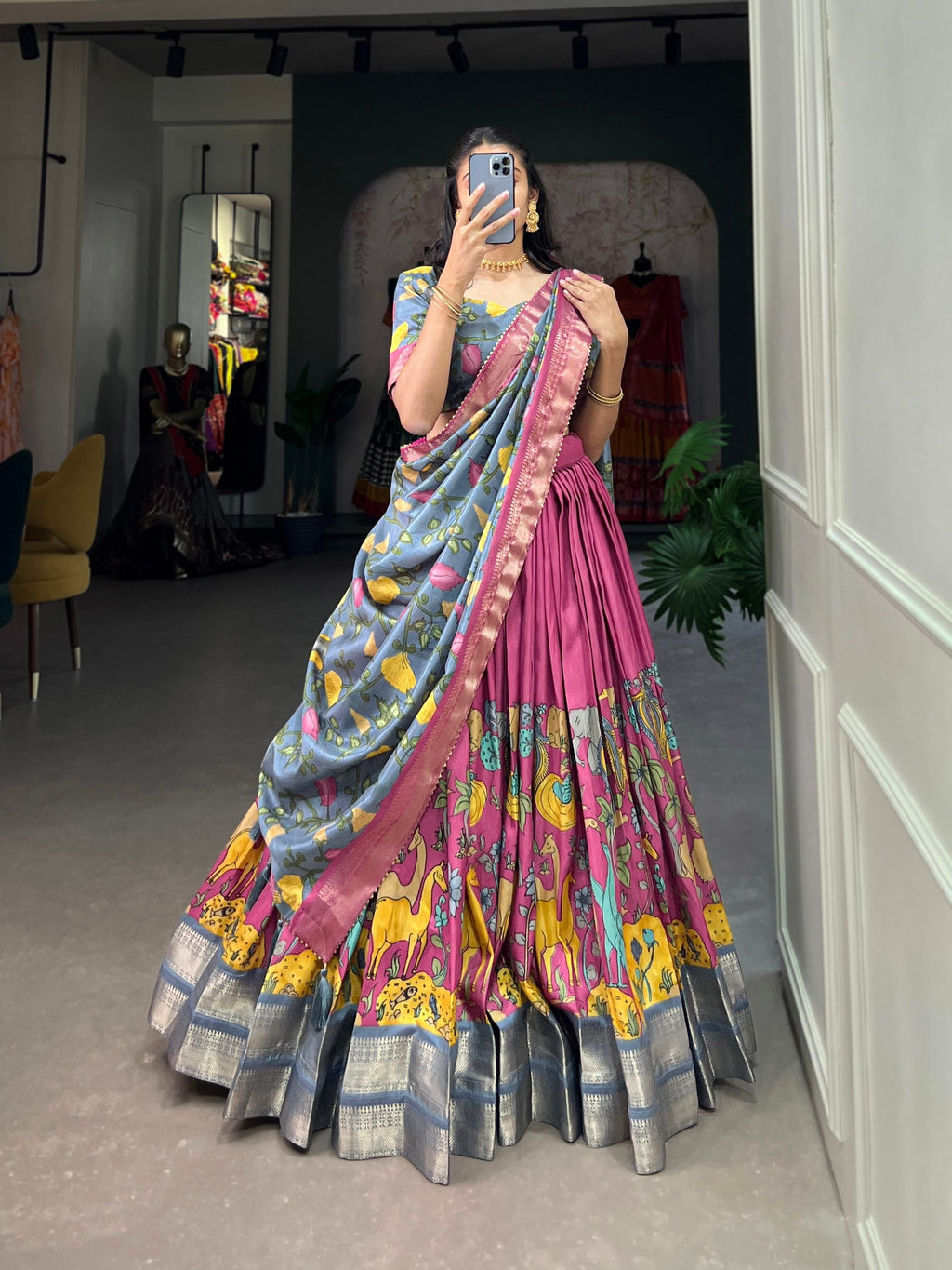 Beautiful Lehenga Choli Indian Traditional Wear Chaniya Choli With Dola Silk