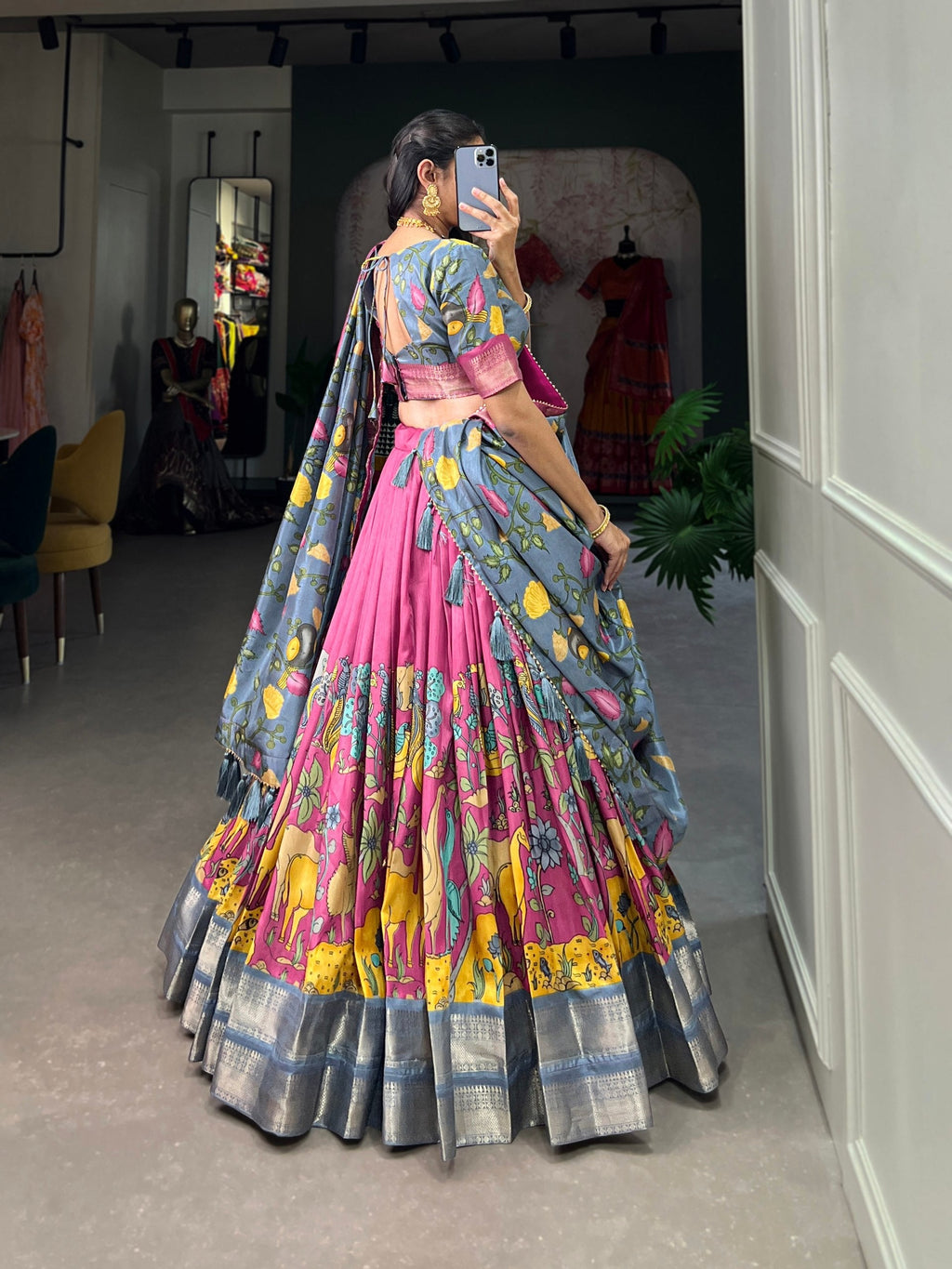 Beautiful Lehenga Choli Indian Traditional Wear Chaniya Choli With Dola Silk