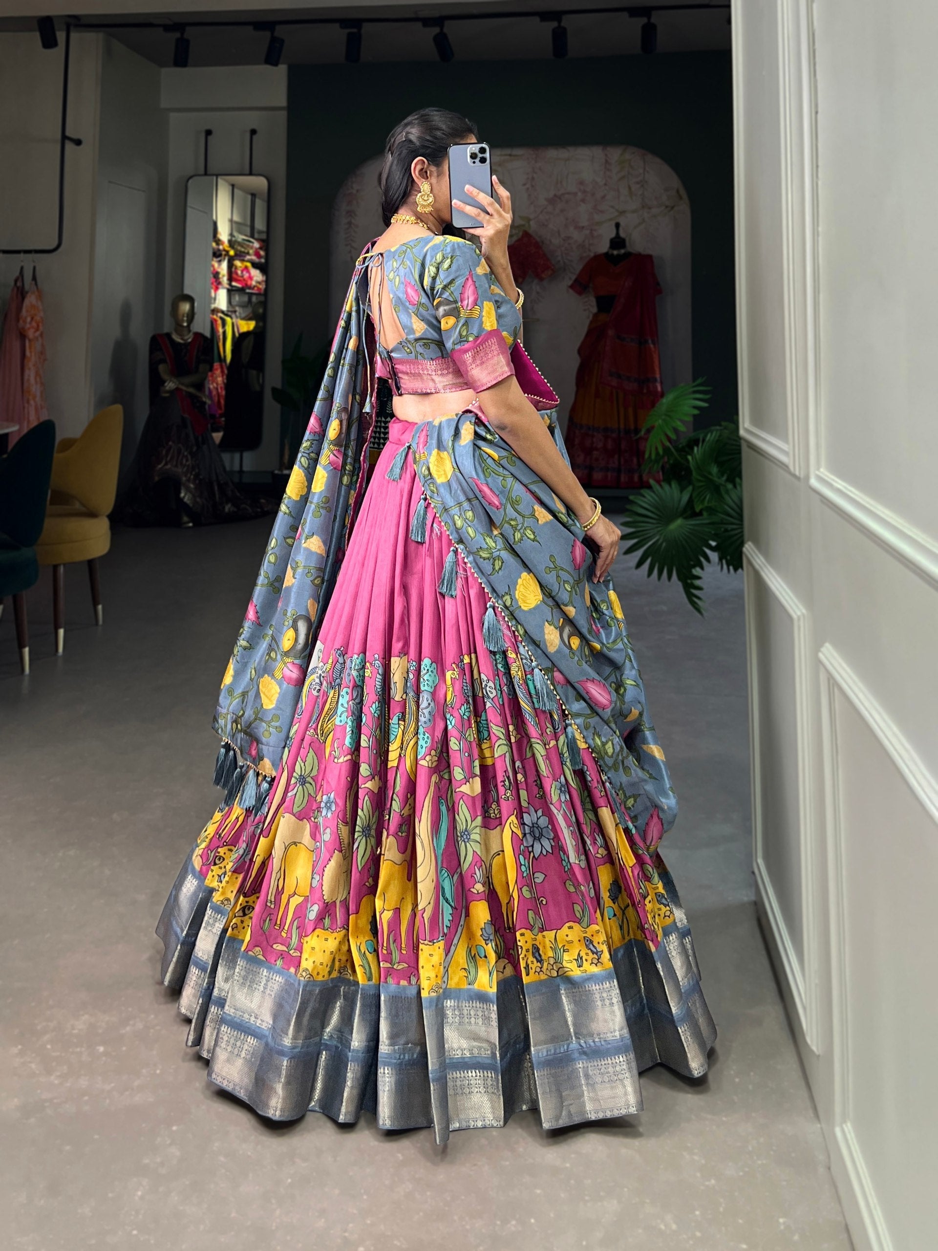Beautiful Lehenga Choli Indian Traditional Wear Chaniya Choli With Dola Silk