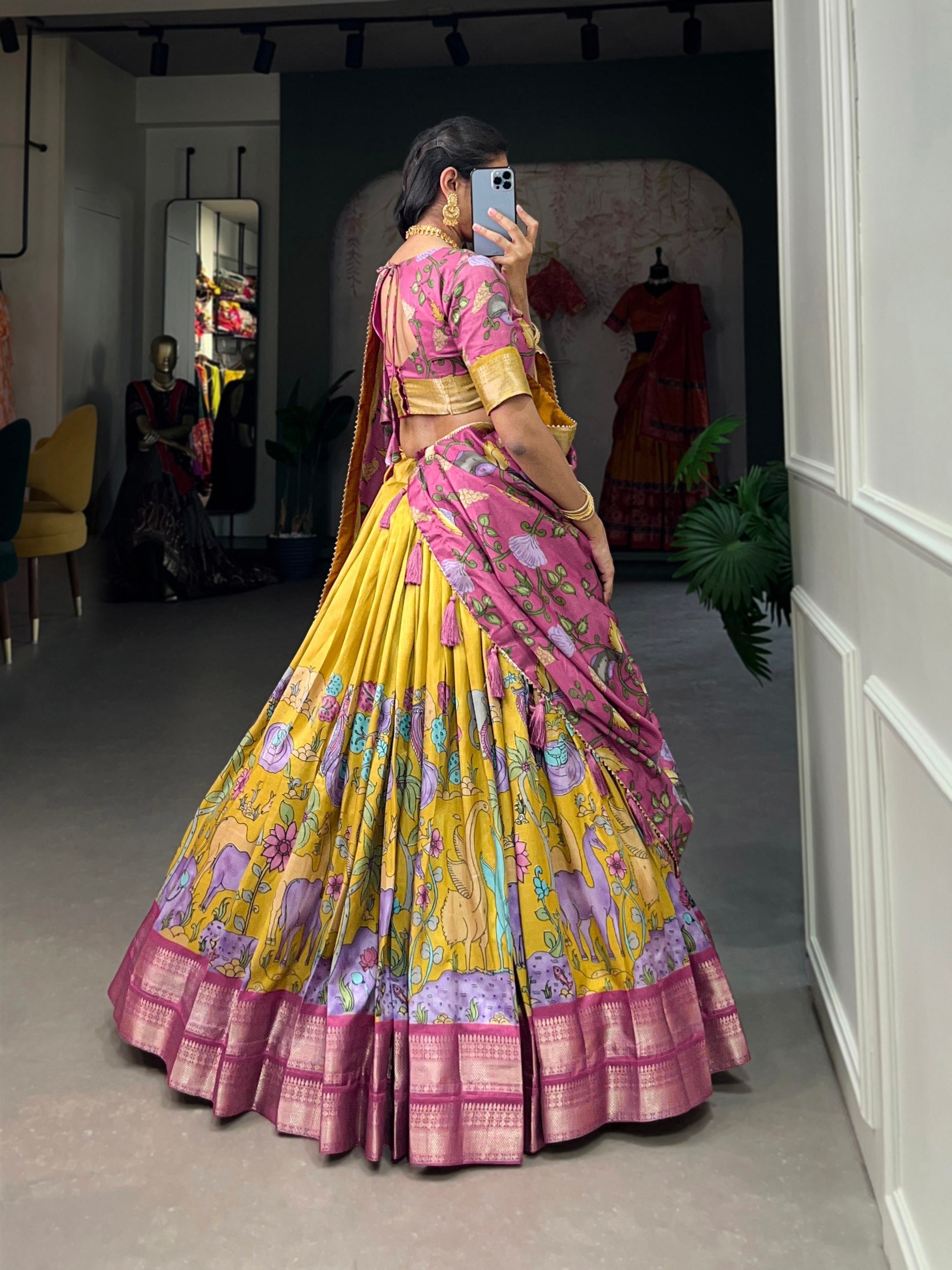 Designer Dola Lehenga Choli With Beautiful Silk Lehenga Choli Festival